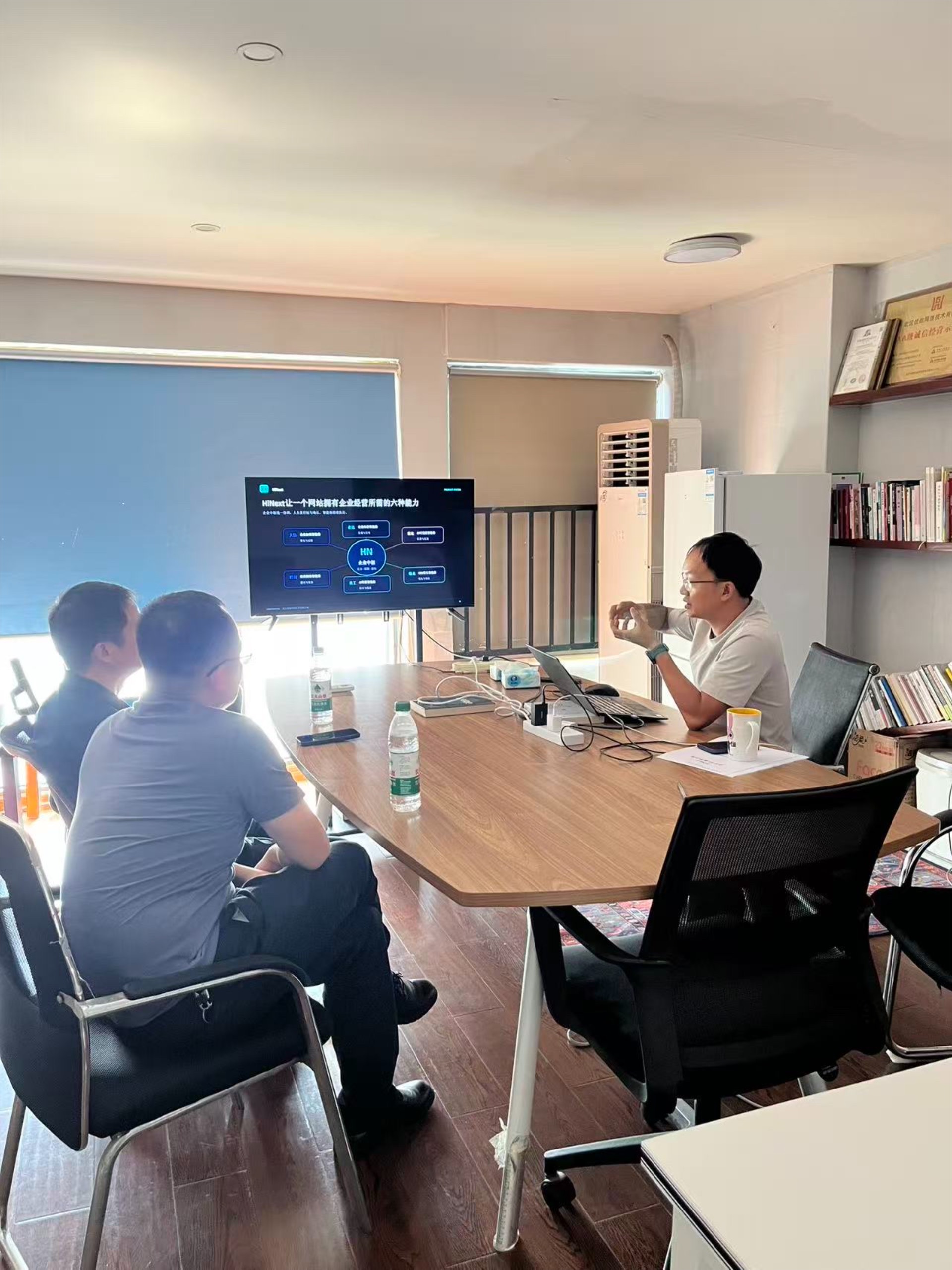 武汉优航接待湖北太阳树新能源 共探HiNext智能体营销落地路径 配图 1